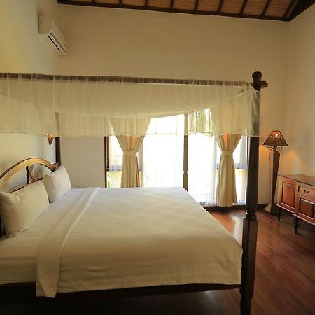 Putri Bali Villa Seminyak Esterno foto