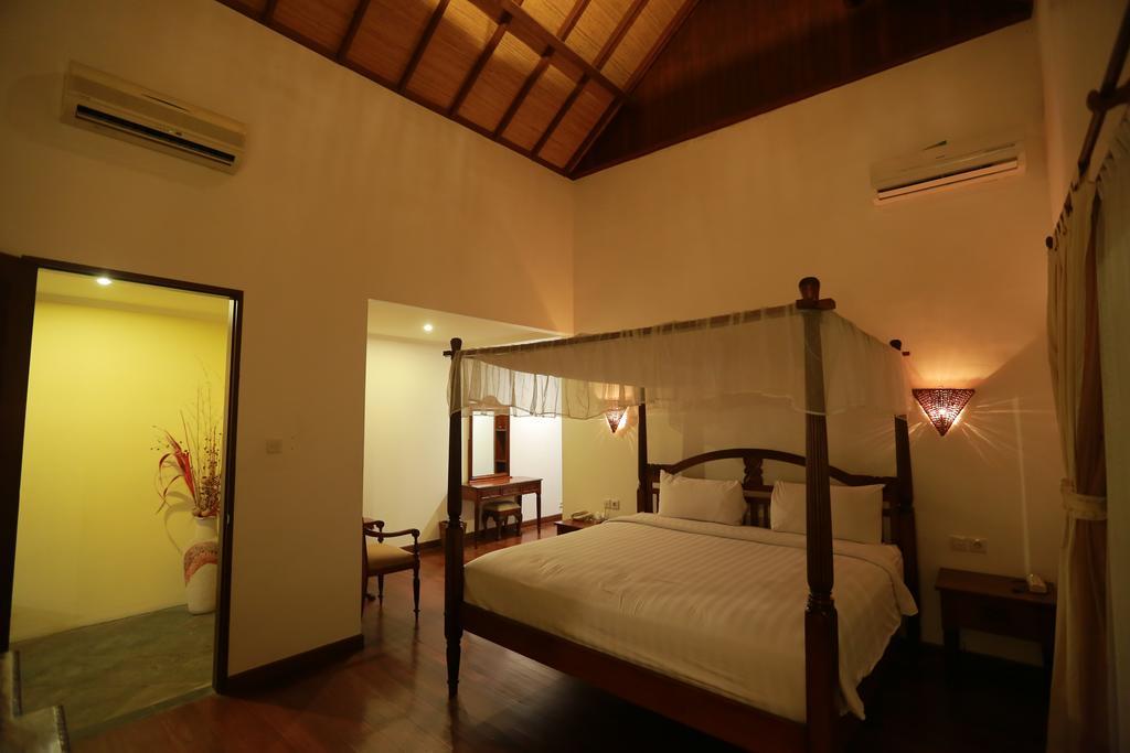 Putri Bali Villa Seminyak Esterno foto