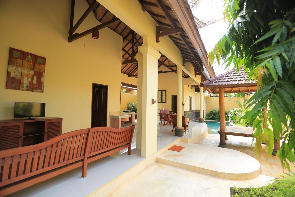 Putri Bali Villa Seminyak Esterno foto