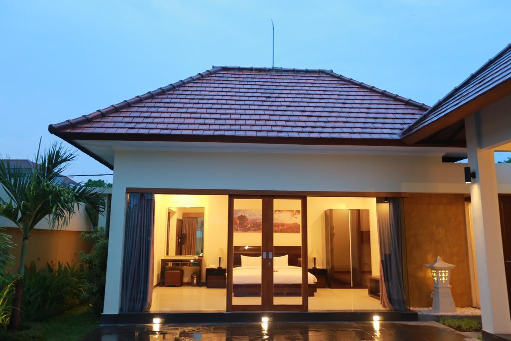 Putri Bali Villa Seminyak Esterno foto