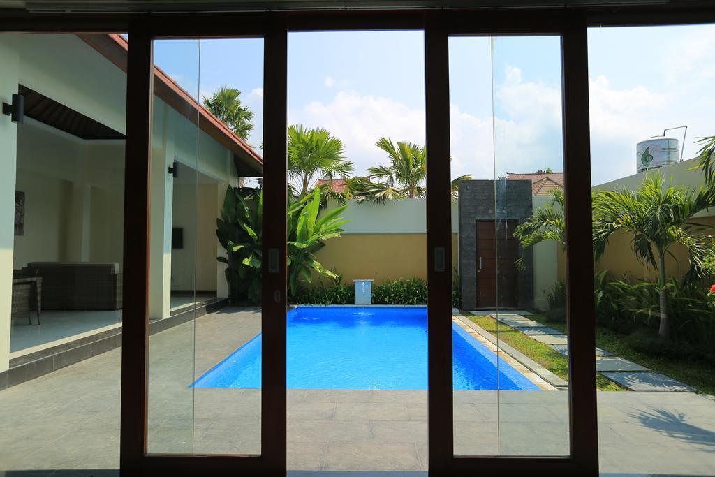Putri Bali Villa Seminyak Esterno foto