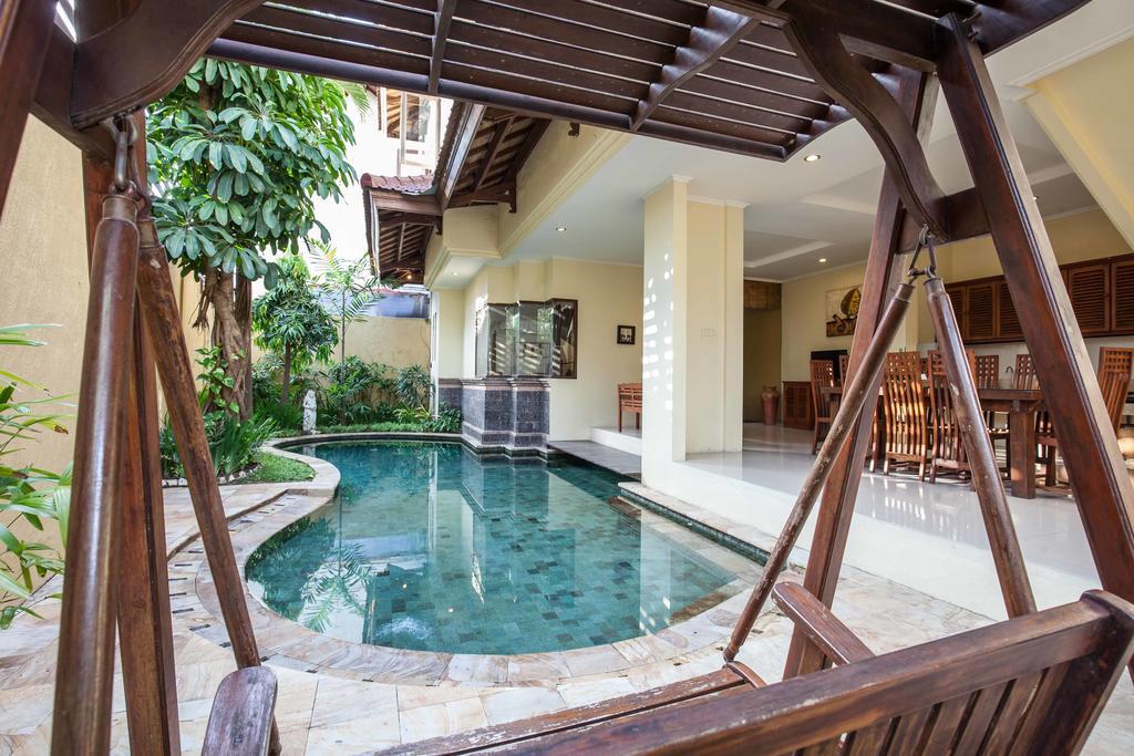 Putri Bali Villa Seminyak Esterno foto