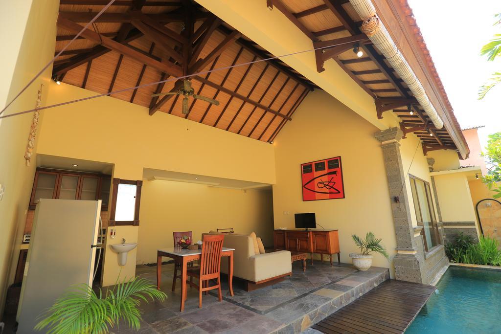 Putri Bali Villa Seminyak Esterno foto