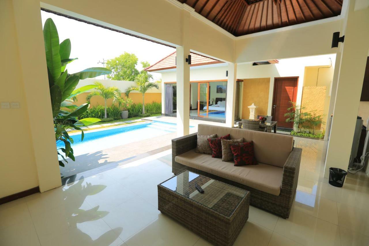 Putri Bali Villa Seminyak Esterno foto